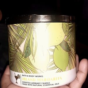 Bath and Body Works island Margareta 3 wick candle